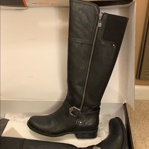 Guess boots.